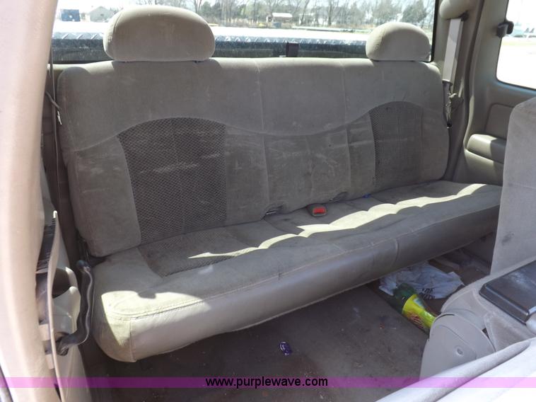 image for item H1945 2002 Chevrolet Silverado 1500 LS Ext. Cab pickup truck