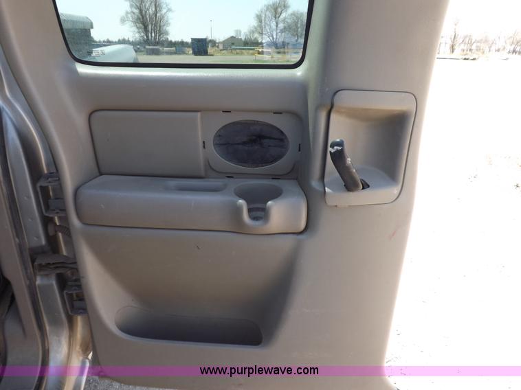 image for item H1945 2002 Chevrolet Silverado 1500 LS Ext. Cab pickup truck