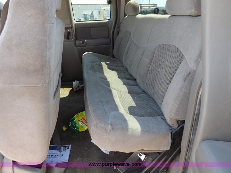 image for item H1945 2002 Chevrolet Silverado 1500 LS Ext. Cab pickup truck