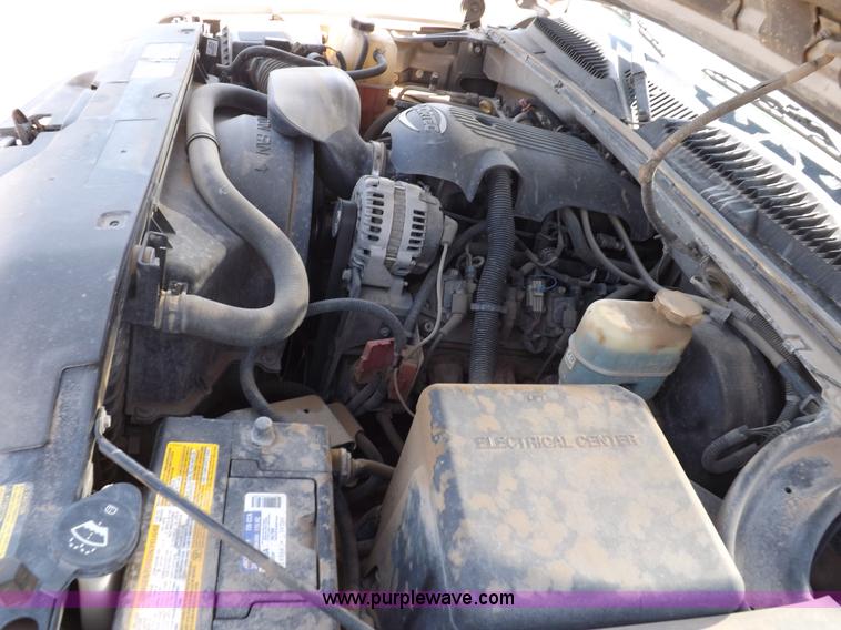 image for item H1945 2002 Chevrolet Silverado 1500 LS Ext. Cab pickup truck