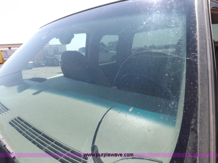 image for item H1945 2002 Chevrolet Silverado 1500 LS Ext. Cab pickup truck