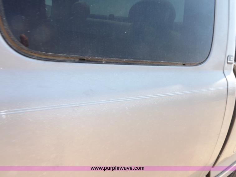 image for item H1945 2002 Chevrolet Silverado 1500 LS Ext. Cab pickup truck