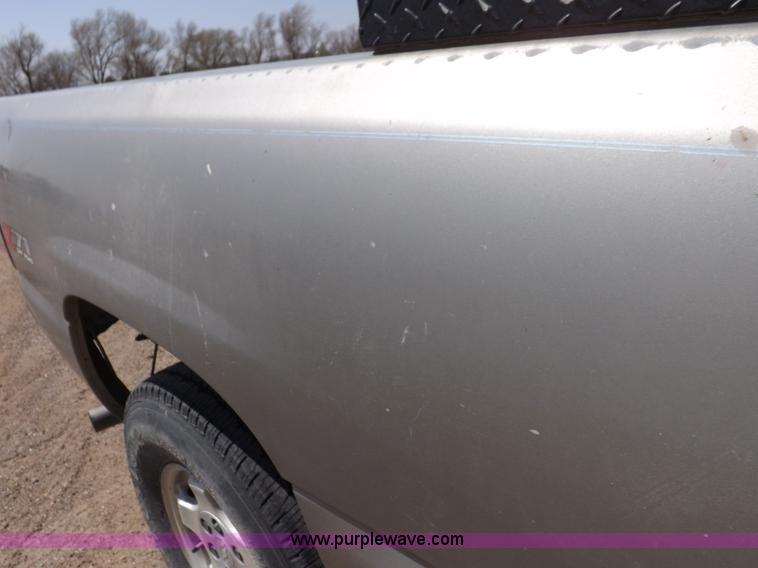 image for item H1945 2002 Chevrolet Silverado 1500 LS Ext. Cab pickup truck