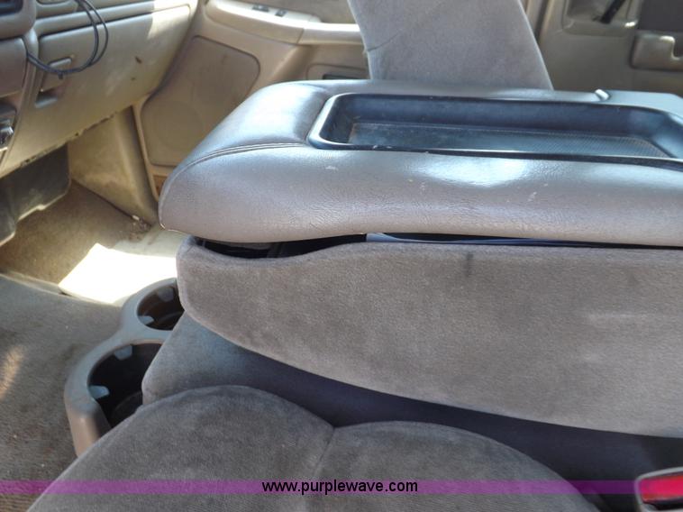 image for item H1945 2002 Chevrolet Silverado 1500 LS Ext. Cab pickup truck