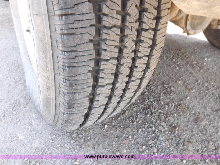 image for item H1945 2002 Chevrolet Silverado 1500 LS Ext. Cab pickup truck