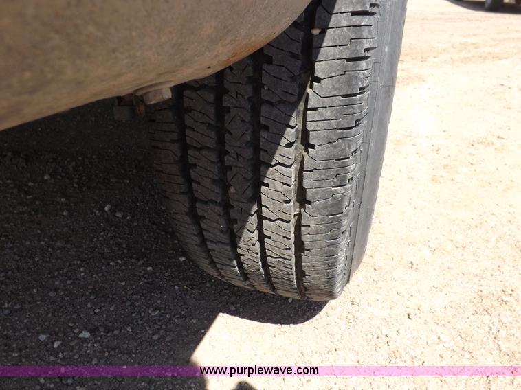 image for item H1945 2002 Chevrolet Silverado 1500 LS Ext. Cab pickup truck