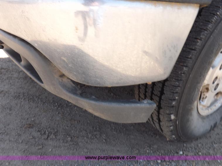 image for item H1945 2002 Chevrolet Silverado 1500 LS Ext. Cab pickup truck