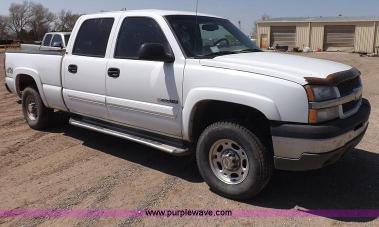 image for item H1946 2003 Chevrolet Silverado 1500HD LS Crew Cab pickup truck