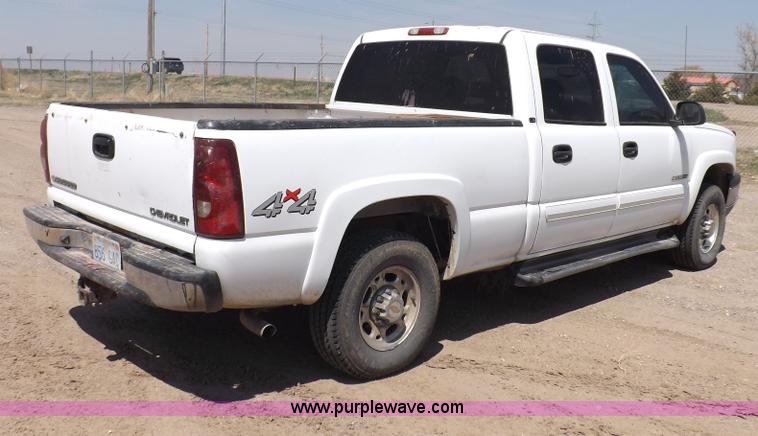 image for item H1946 2003 Chevrolet Silverado 1500HD LS Crew Cab pickup truck