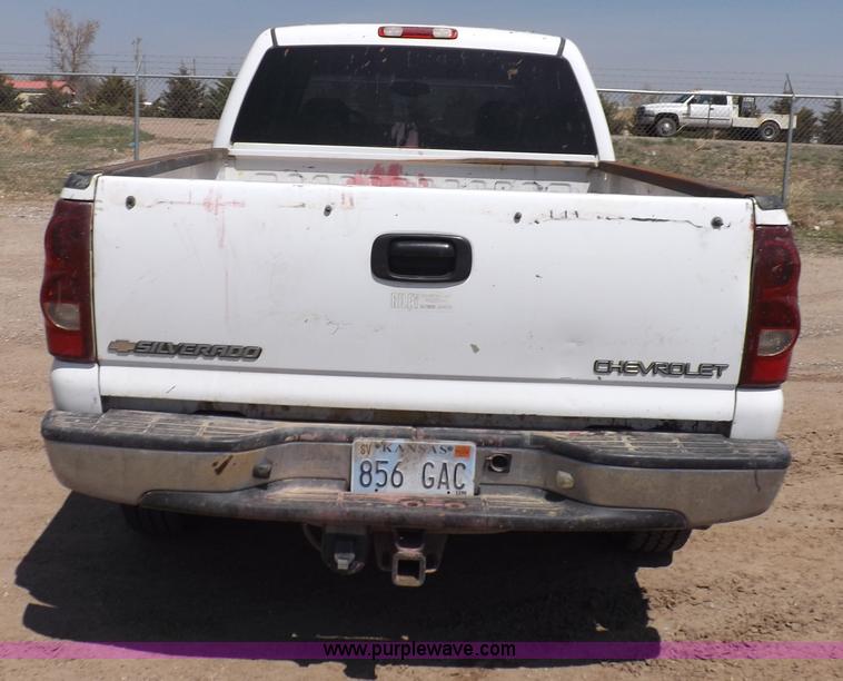 image for item H1946 2003 Chevrolet Silverado 1500HD LS Crew Cab pickup truck