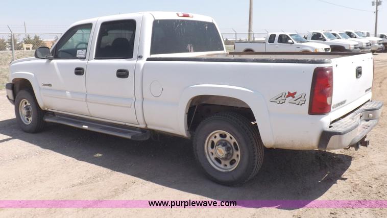 image for item H1946 2003 Chevrolet Silverado 1500HD LS Crew Cab pickup truck