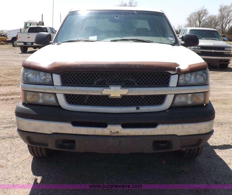 image for item H1946 2003 Chevrolet Silverado 1500HD LS Crew Cab pickup truck