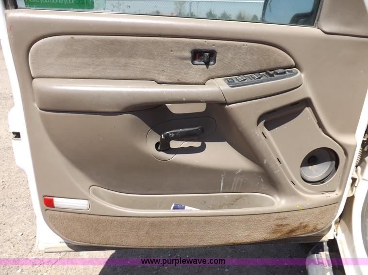 image for item H1946 2003 Chevrolet Silverado 1500HD LS Crew Cab pickup truck