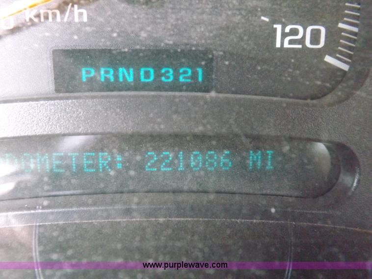 image for item H1946 2003 Chevrolet Silverado 1500HD LS Crew Cab pickup truck