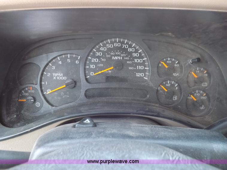 image for item H1946 2003 Chevrolet Silverado 1500HD LS Crew Cab pickup truck