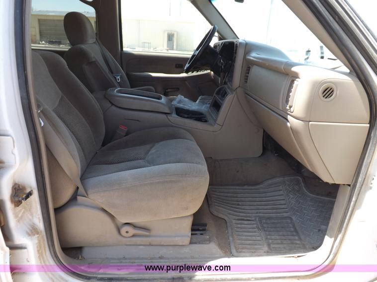 image for item H1946 2003 Chevrolet Silverado 1500HD LS Crew Cab pickup truck