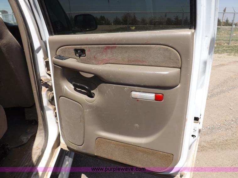 image for item H1946 2003 Chevrolet Silverado 1500HD LS Crew Cab pickup truck