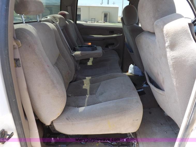 image for item H1946 2003 Chevrolet Silverado 1500HD LS Crew Cab pickup truck