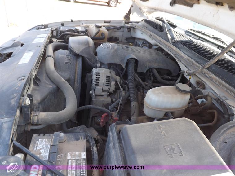 image for item H1946 2003 Chevrolet Silverado 1500HD LS Crew Cab pickup truck