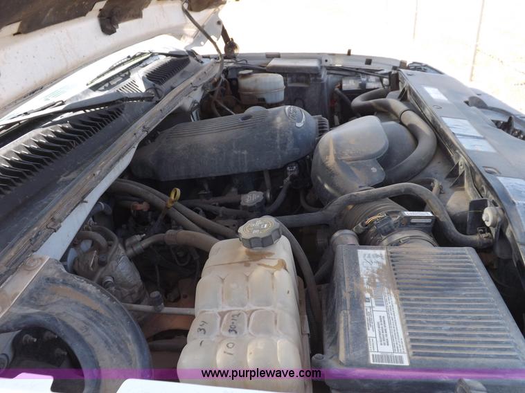 image for item H1946 2003 Chevrolet Silverado 1500HD LS Crew Cab pickup truck