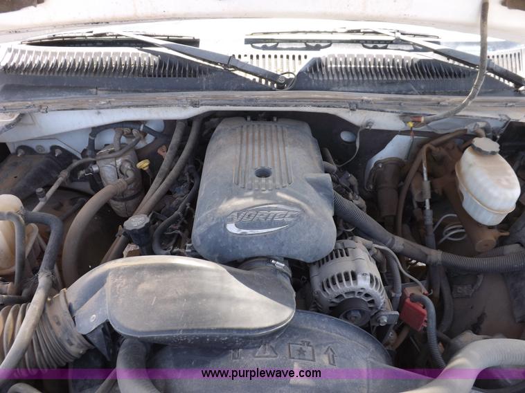 image for item H1946 2003 Chevrolet Silverado 1500HD LS Crew Cab pickup truck