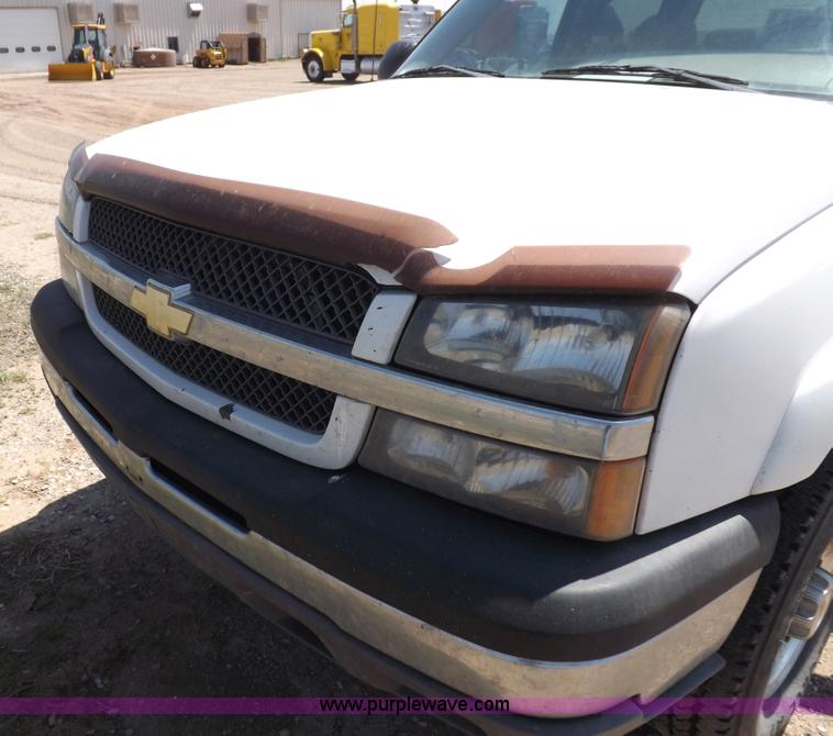 image for item H1946 2003 Chevrolet Silverado 1500HD LS Crew Cab pickup truck