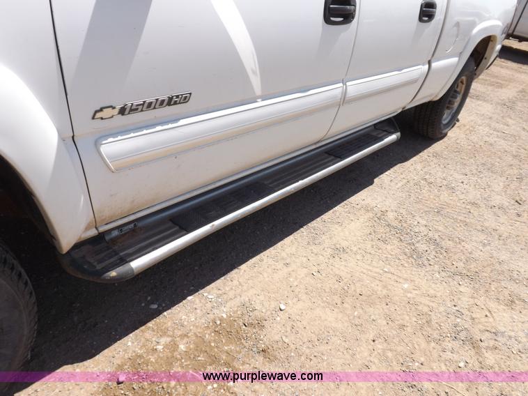 image for item H1946 2003 Chevrolet Silverado 1500HD LS Crew Cab pickup truck