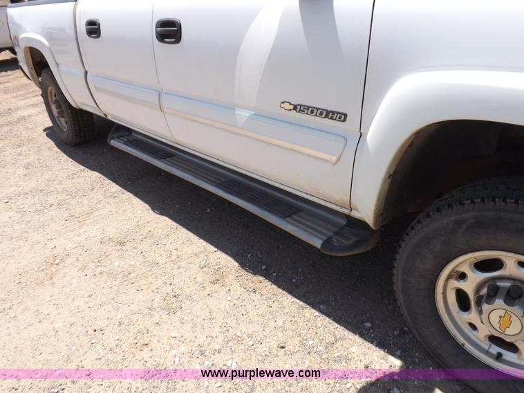 image for item H1946 2003 Chevrolet Silverado 1500HD LS Crew Cab pickup truck