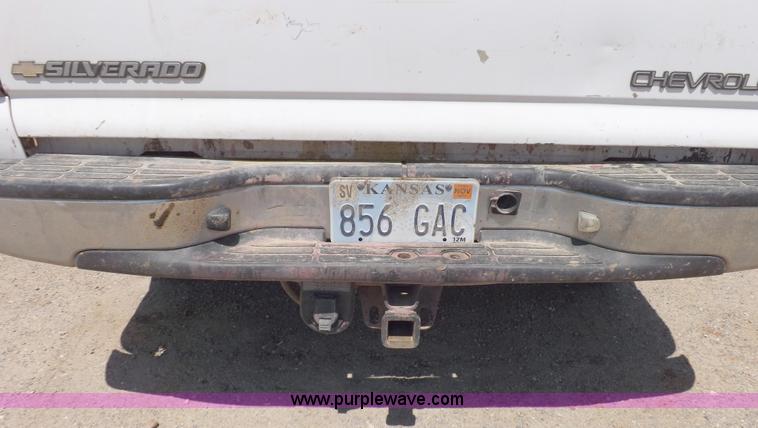 image for item H1946 2003 Chevrolet Silverado 1500HD LS Crew Cab pickup truck