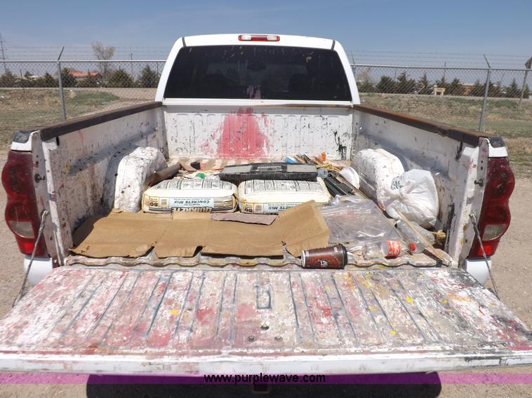 image for item H1946 2003 Chevrolet Silverado 1500HD LS Crew Cab pickup truck