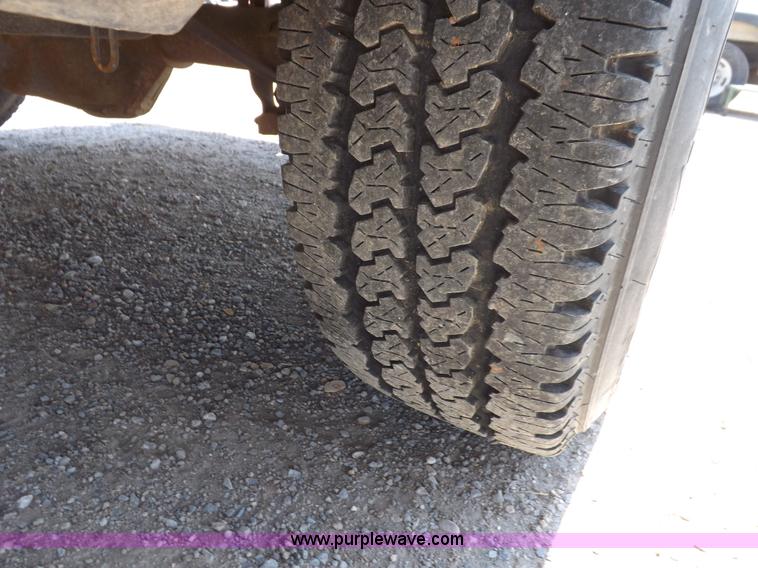 image for item H1946 2003 Chevrolet Silverado 1500HD LS Crew Cab pickup truck