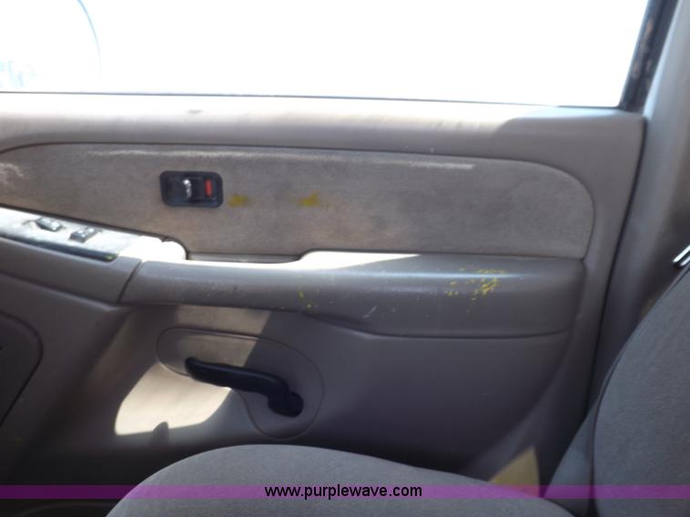 image for item H1946 2003 Chevrolet Silverado 1500HD LS Crew Cab pickup truck