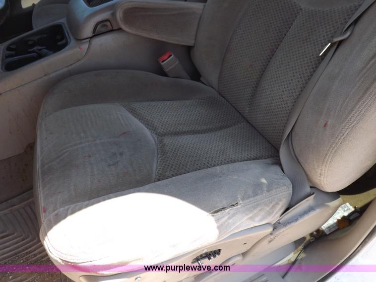 image for item H1946 2003 Chevrolet Silverado 1500HD LS Crew Cab pickup truck