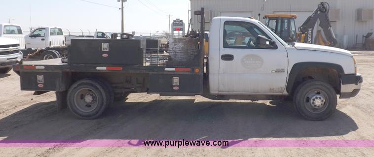 image for item H1948 2006 Chevrolet Silverado 3500 utility truck