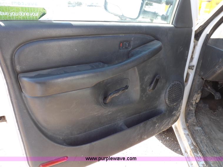 image for item H1948 2006 Chevrolet Silverado 3500 utility truck