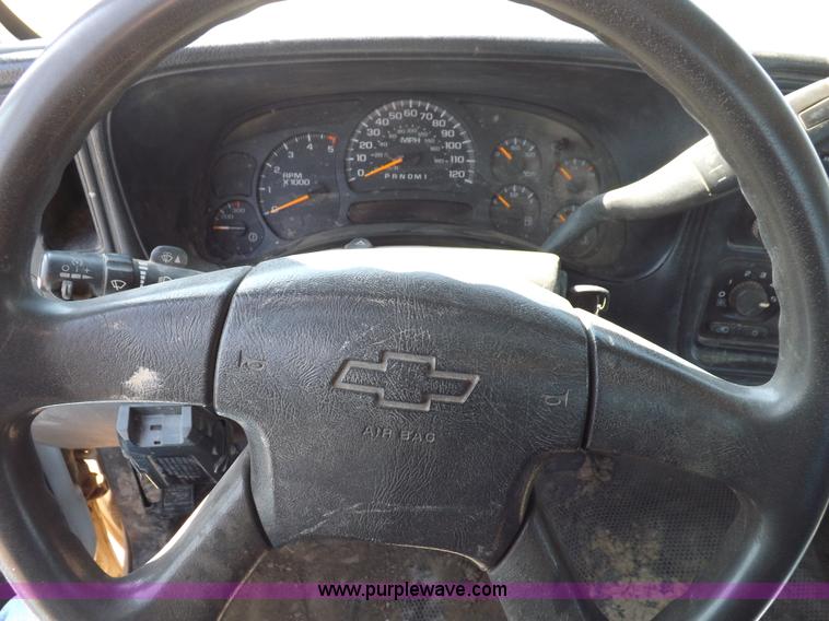 image for item H1948 2006 Chevrolet Silverado 3500 utility truck