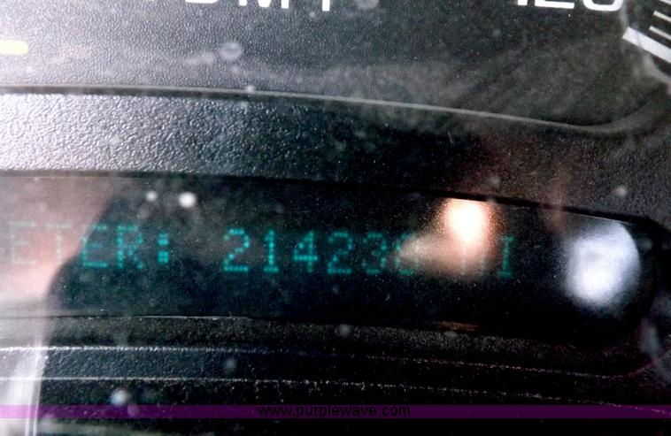 image for item H1948 2006 Chevrolet Silverado 3500 utility truck