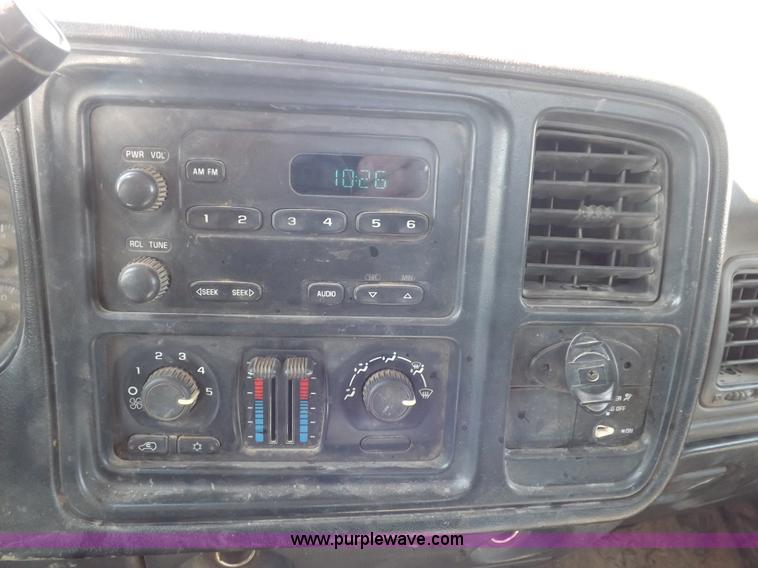 image for item H1948 2006 Chevrolet Silverado 3500 utility truck