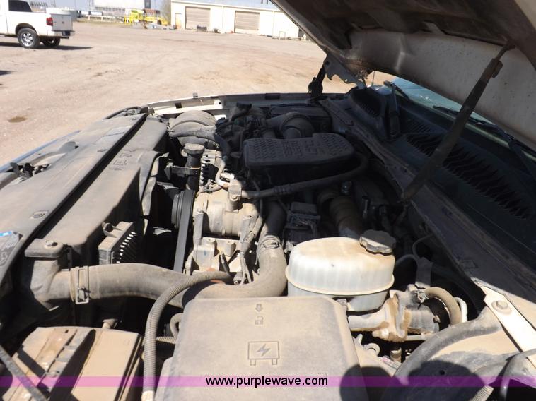 image for item H1948 2006 Chevrolet Silverado 3500 utility truck