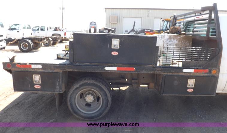 image for item H1948 2006 Chevrolet Silverado 3500 utility truck