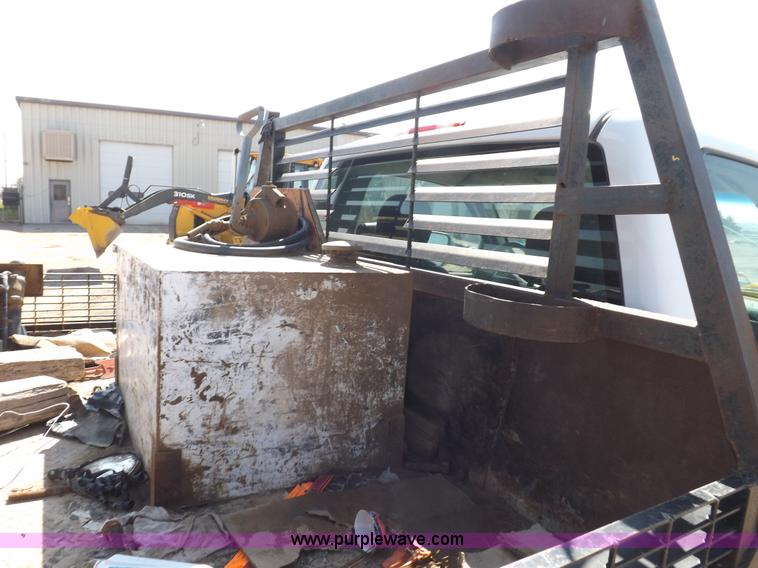 image for item H1948 2006 Chevrolet Silverado 3500 utility truck