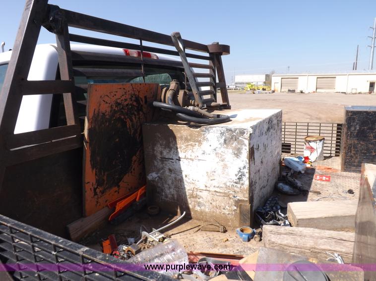 image for item H1948 2006 Chevrolet Silverado 3500 utility truck