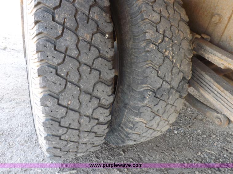 image for item H1948 2006 Chevrolet Silverado 3500 utility truck