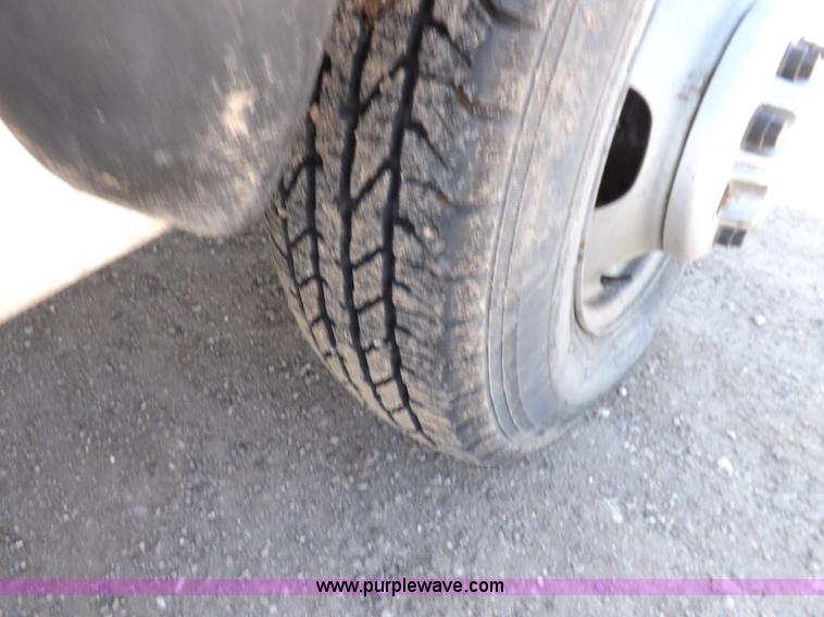 image for item H1948 2006 Chevrolet Silverado 3500 utility truck