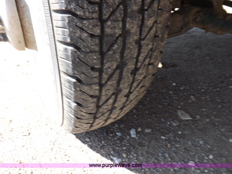 image for item H1948 2006 Chevrolet Silverado 3500 utility truck