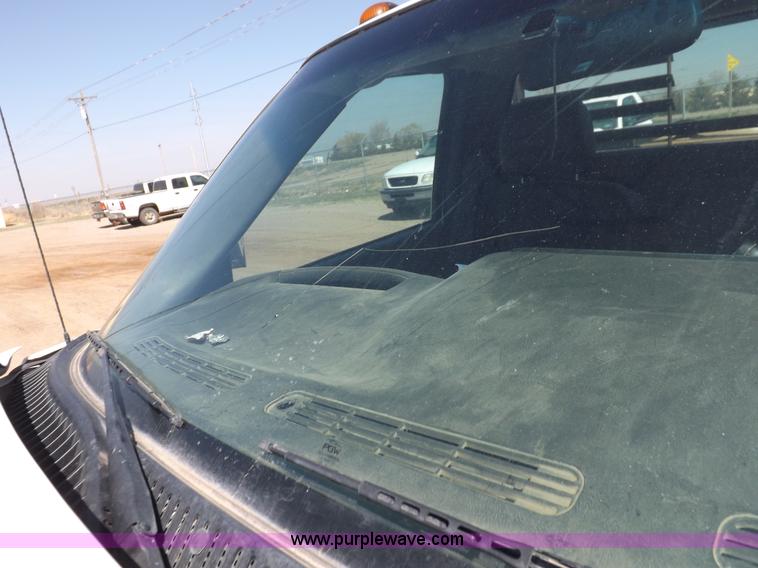 image for item H1948 2006 Chevrolet Silverado 3500 utility truck