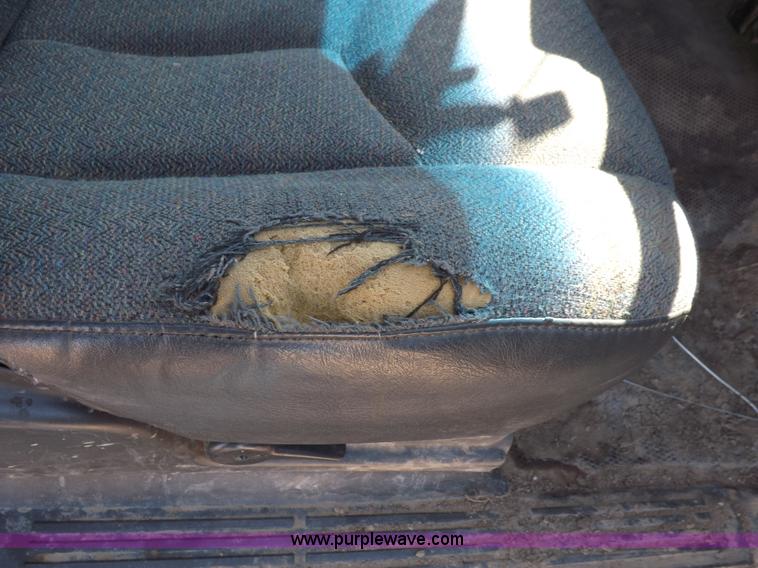 image for item H1948 2006 Chevrolet Silverado 3500 utility truck