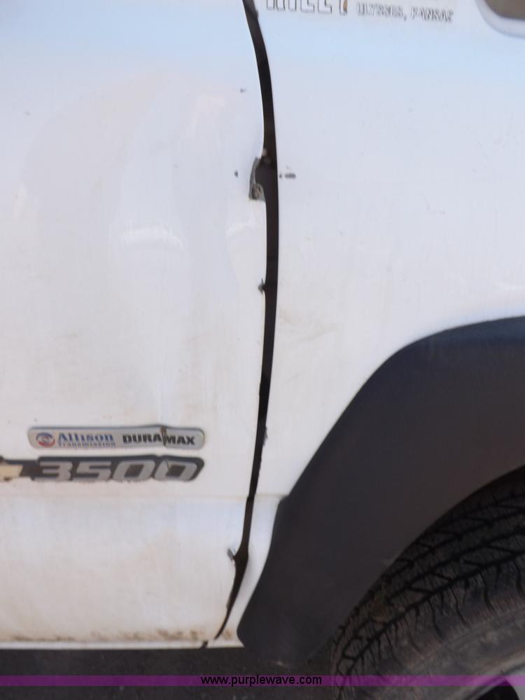 image for item H1948 2006 Chevrolet Silverado 3500 utility truck