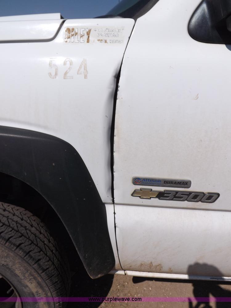 image for item H1948 2006 Chevrolet Silverado 3500 utility truck