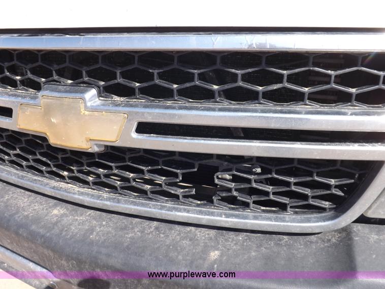 image for item H1948 2006 Chevrolet Silverado 3500 utility truck